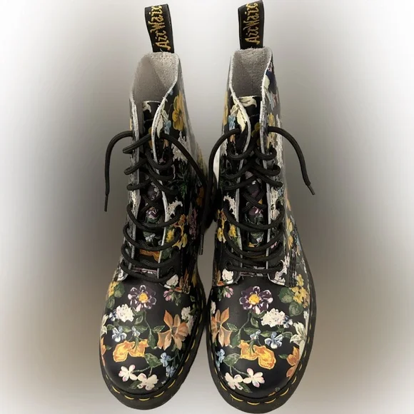 NEW RARE Martens Darcy Floral 1460 Pascal Lace Up Ankle Boot's